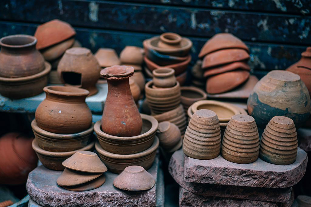 Design for Conscious Living - 3 Benefits of an Urban Garden and 3 Tips on How to Start One - Stacked Clay Pots (Photo by Photo by JPhoto by Fancycrave from Pexels)