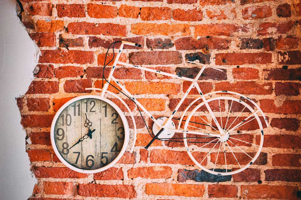 Design for Conscious Living - Celia Alida Rutte Shares Fun Tips on Back to School Decor - Applying the Concept of Time - Photo by Stanislav Kondratiev on Unsplash