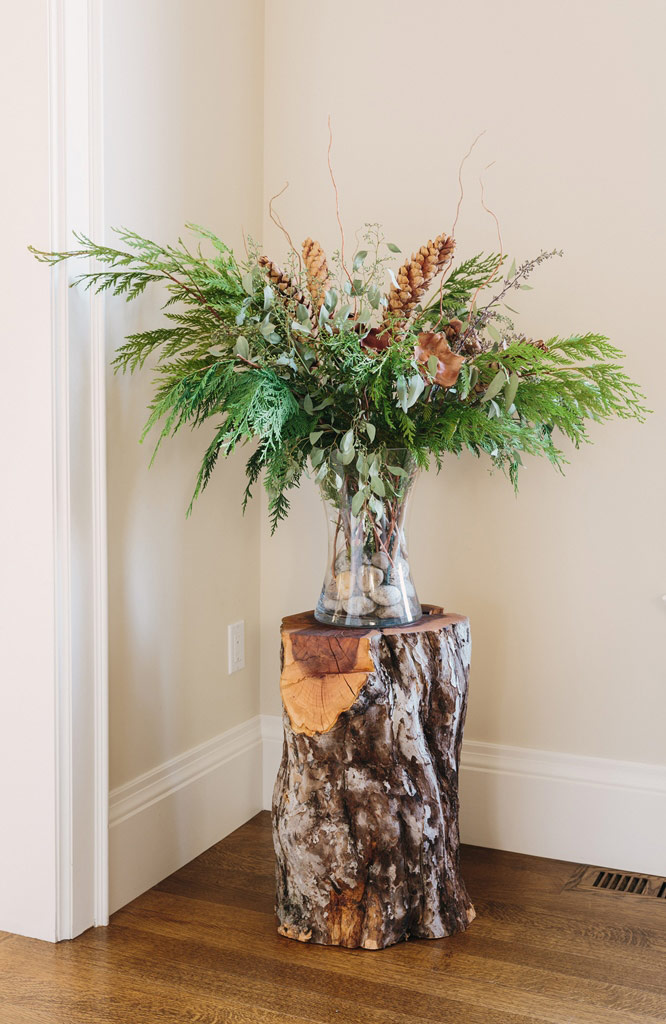 Design for Conscious Living - 5 Beautiful Ways to Decorate with Tree Stumps for Christmas - Floral